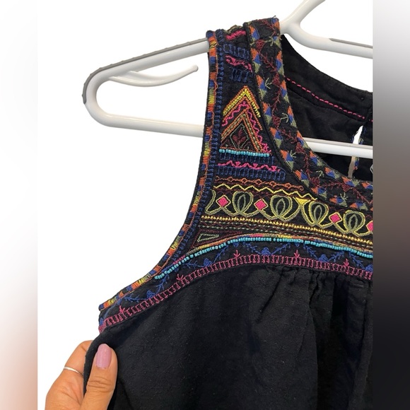 Gorgeous Anthropologie Akemi + Kin Mesa Black Embroidered Tank Top Size 4 - Picture 4 of 15